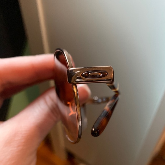 Rose gold Oakley Aviators sunglass 🕶 - Picture 3 of 8